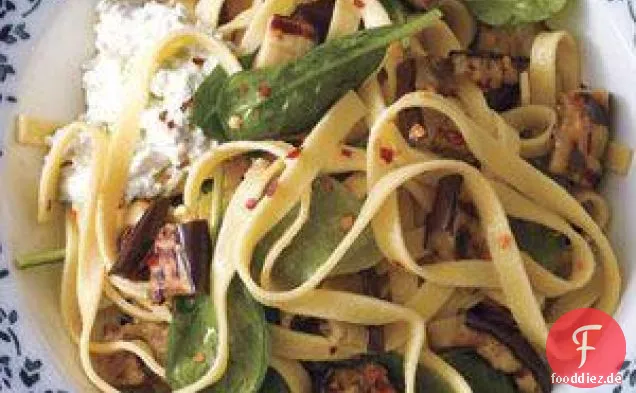 Fettuccine mit Spinat, Ricotta und gegrillten Auberginen