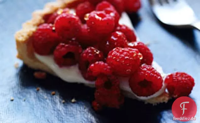 Himbeer-Crème-Frache-Torte mit Lavendelhonig