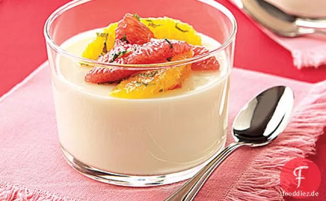 Buttermilch-Panna Cotta mit geprägtem Zitrussalat