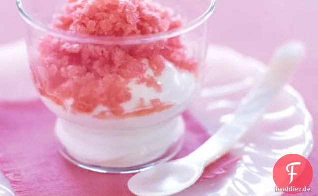 Erdbeer-Granita mit Schlagsahne