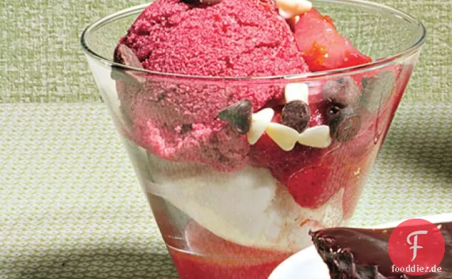 Sautierte-Erdbeer-Eisbecher