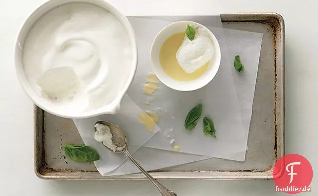 Zitronen-Schnee-Pudding mit Basilikum-Pudding-Sauce