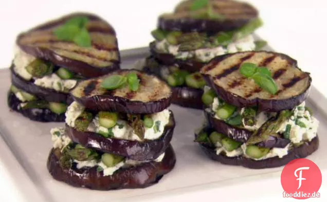 Auberginen und Spargel Napoleons