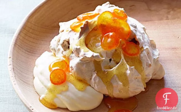 Haselnuss-Baiser mit Kumquat Conserva