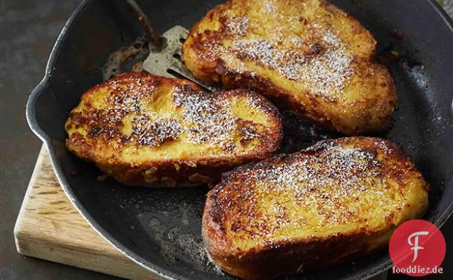 Muskatnuss-überzogener cremiger französischer Toast