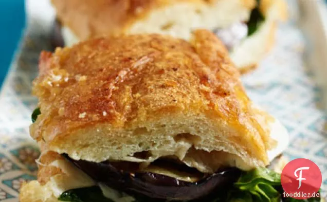 Gepresstes Sandwich mit gerösteten Auberginen
