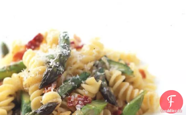 Fusilli mit Spargel und Speck