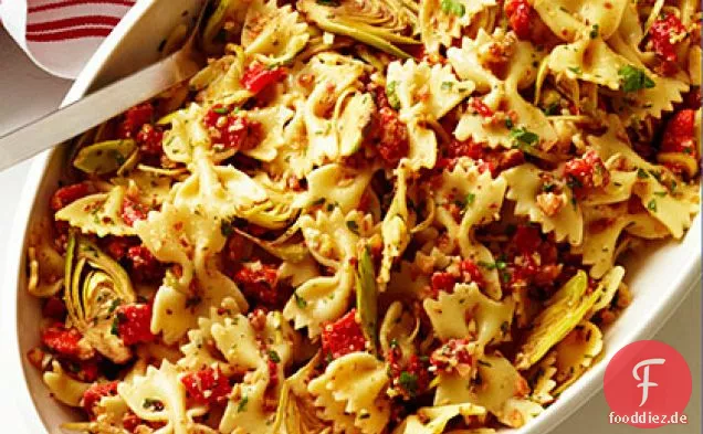 Farfalle mit Artischocken, Paprika und Mandeln