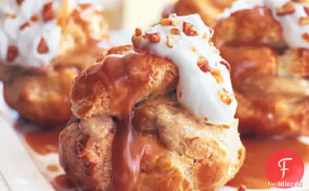 Kürbis Pudding Profiteroles mit Ahorn-Karamell