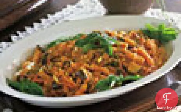 Fusilli mit Auberginen, Pinienkernen, Johannisbeeren und Kapern