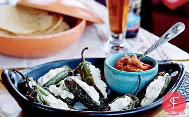 Ziegenkäse - -Gefüllte Jalapeños mit Ranchero-Sauce