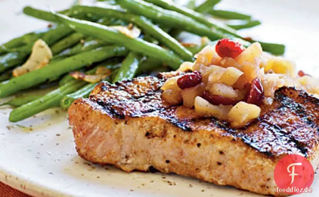 Gewürzte Schweinekoteletts mit Apfelchutney