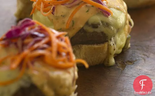 Buffalo-Burger Mit Rotkohl-Salat