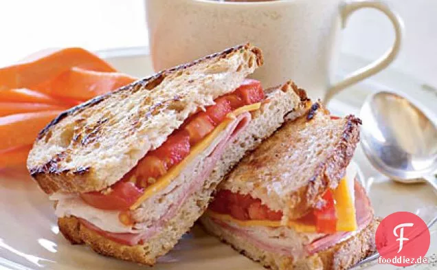 Gegrillte Truthahn-Schinken-Sandwiches