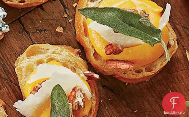 Butternut Squash-und-Pecan Crostini