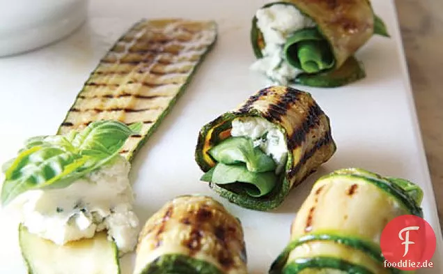 Gegrillte Zucchini-Roll-Ups Mit Kräutern und Käse