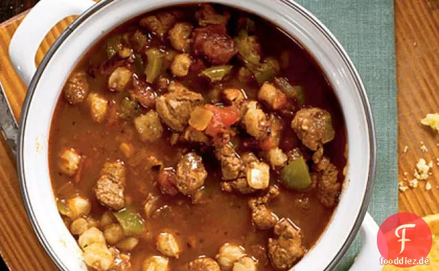 Ancho Schweinefleisch und Hominy Eintopf