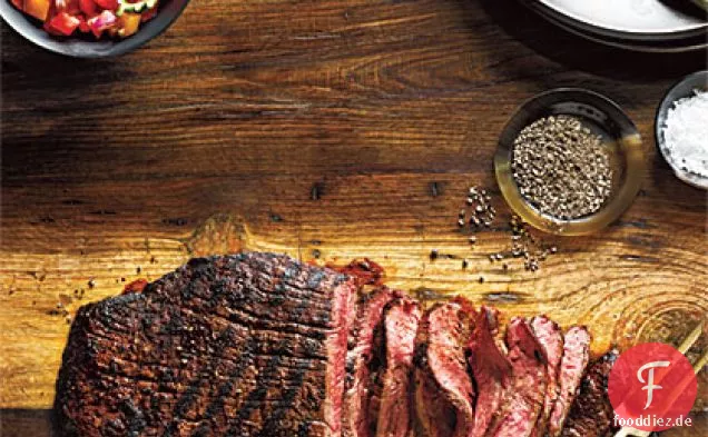 Spice-Rubbed Flank Steak mit Frischer Salsa