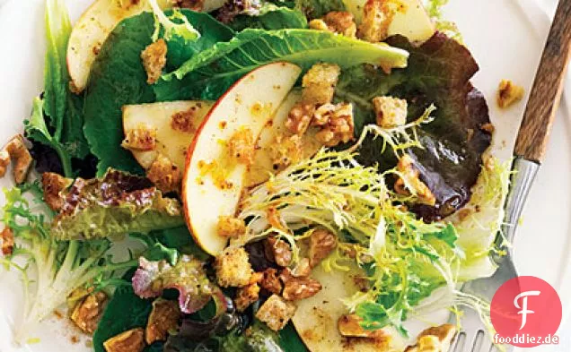 Herbst Grüner Salat mit Äpfeln, Nüssen, und der Schmerz d'Épice Dressing