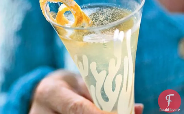 Champagner-Limoncello-Aperitifs mit kandierter Zitronenschale