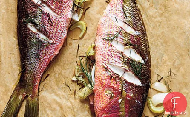 Gefüllte ganze geröstete Yellowtail Snapper