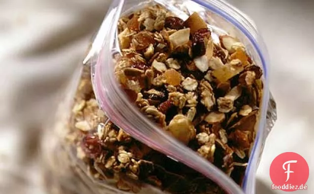 Knuspriges Müsli mit Trockenfrüchten