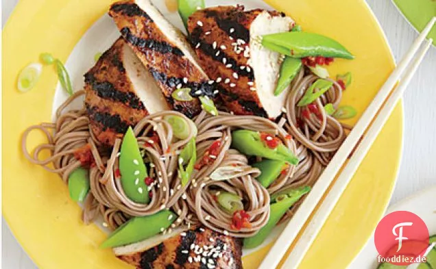 Hoisin-Gegrilltes Hähnchen mit Soba-Nudeln
