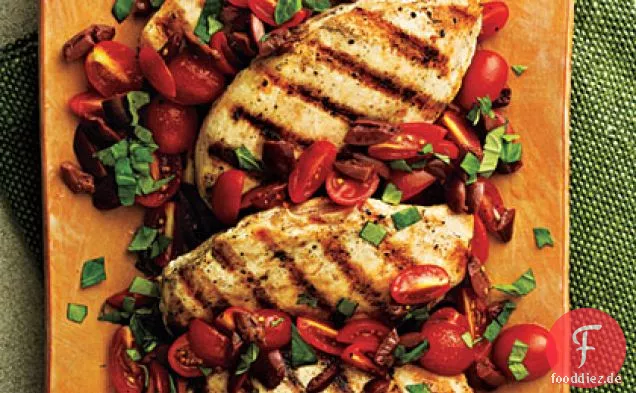 Pan-gebratenes Huhn mit Tomaten-Oliven-Relish