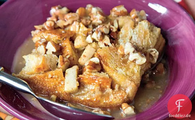 Gewürzter Karamell-Apfel-Brot-Pudding