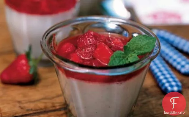 Vanillecreme mit frischer Beerenmarmelade
