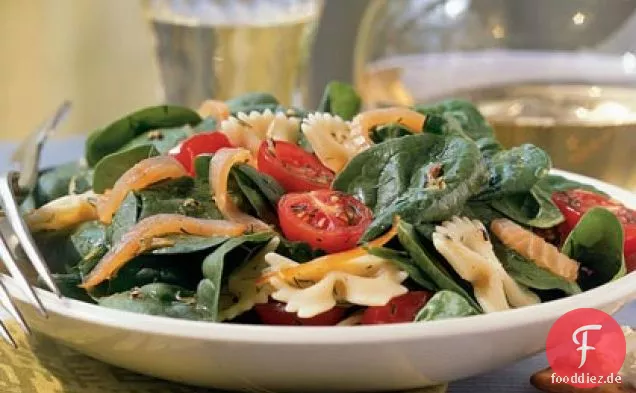 Sommer-Farfalle-Salat mit Geräuchertem Lachs