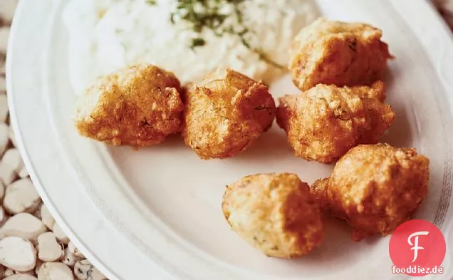 Salz Kabeljau Krapfen mit Knoblauch Skordalia