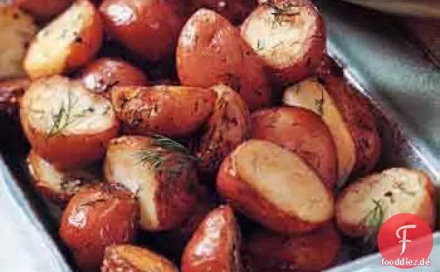 Skillet-gebräunte Kartoffeln mit frischem Dill