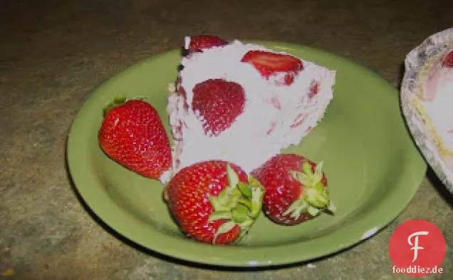 Gefrorener Joghurt-Erdbeerkuchen