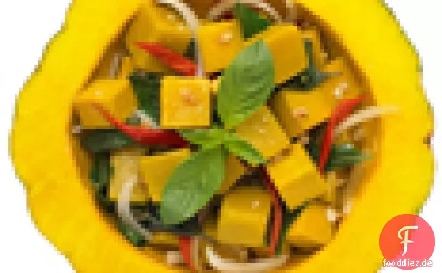 Gebratener Kürbis mit Chili und Basilikum (Fakthong Pad Bai Horapa)