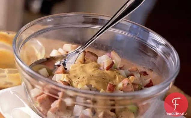 Dijon-Kartoffelsalat mit geräucherter Hühnerwurst