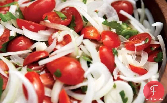 Tomaten-, Zwiebel- und Petersiliensalat