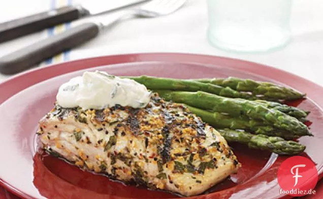 Gegrillter Amberjack mit Dijon-Sahnesauce im Landhausstil
