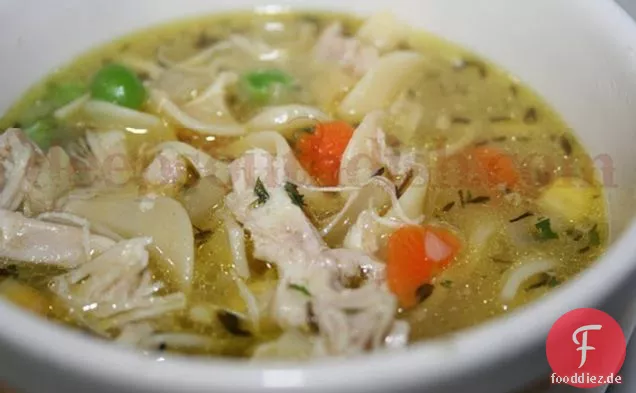 Hausgemachte Hühnernudelsuppe