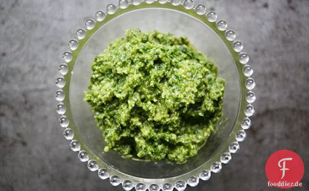 Walnuss-Petersilie-Pesto