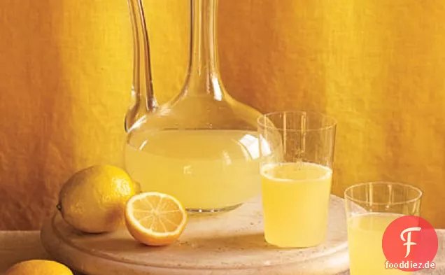 Prickelnder Meyer Zitronencocktail