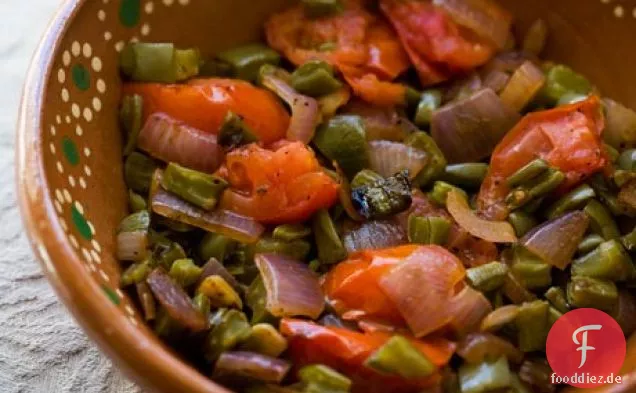 Nopalitos mit Tomaten und Zwiebeln