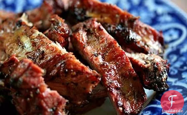 Gegrillte würzige Zitrusrippen mit Bourbon-Glasur