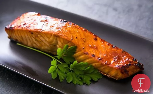 Hoisin glasierter gebackener Lachs