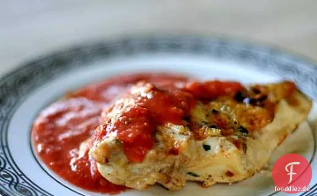 Gegrilltes Hähnchen Estragon mit Tomatensauce