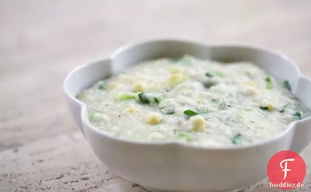 Grütze mit Mais und Zwiebelgrün