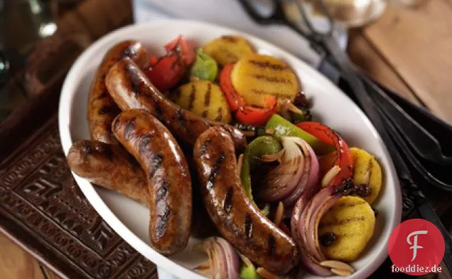 Gegrillte italienische Wurst mit süß-saurer Paprika