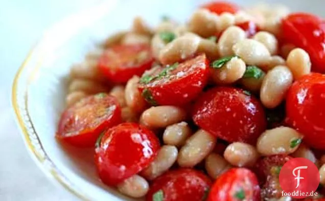 Weiße Bohnen und Kirschtomatensalat