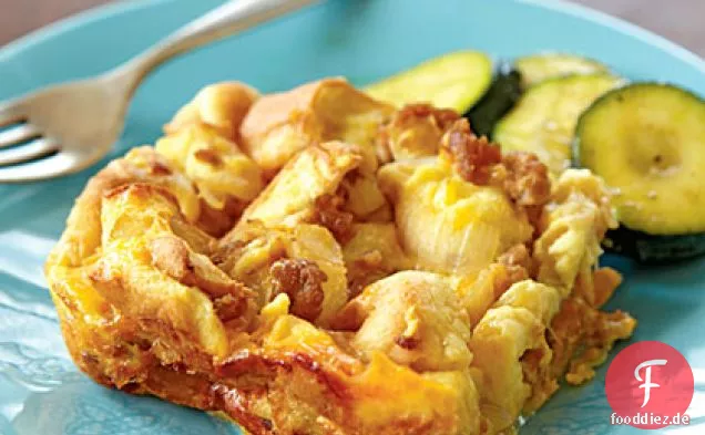 Wurst und Karamellisierten Zwiebel-Brot-Pudding