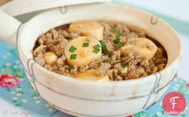 Japanischer Tofu mit Enoki-Pilz und gehacktem Schweinefleisch